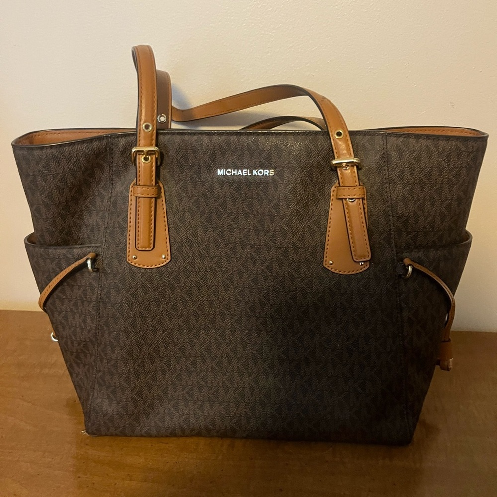 Michael Kors Voyager East Tote